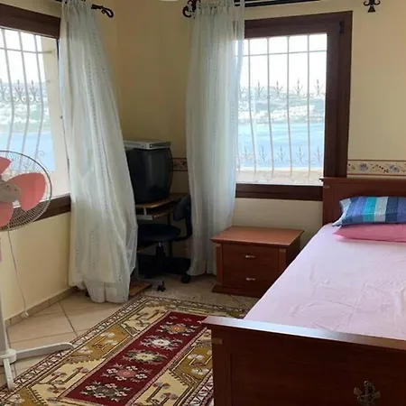 Gundogan'da Deniz Manzarali Yazlik Ev Mb101 * Bodrum